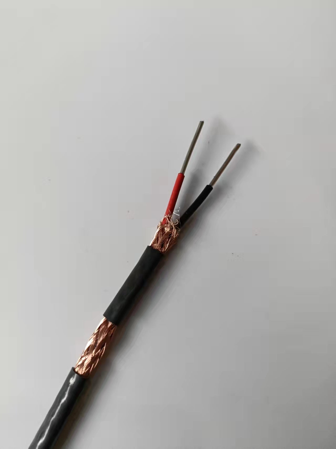 聚氯乙烯（xī）絕（jué）緣（yuán）和護套控製電纜