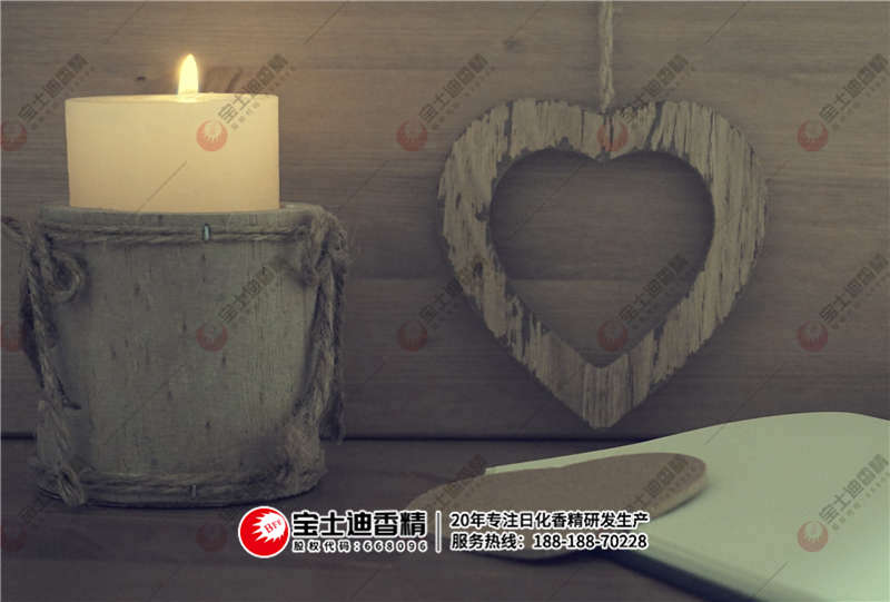 蠟燭 蠟(là)燭(zhú)