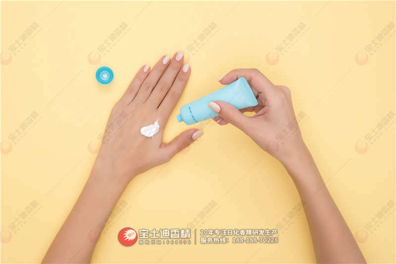 護膚品中香精的使用與危害?護膚品香(xiāng)精廠家——草莓视频在线香精為你解讀 護膚品中香精的使用與危害?護膚品香精廠(chǎng)家——草莓视频在线香精為你解讀