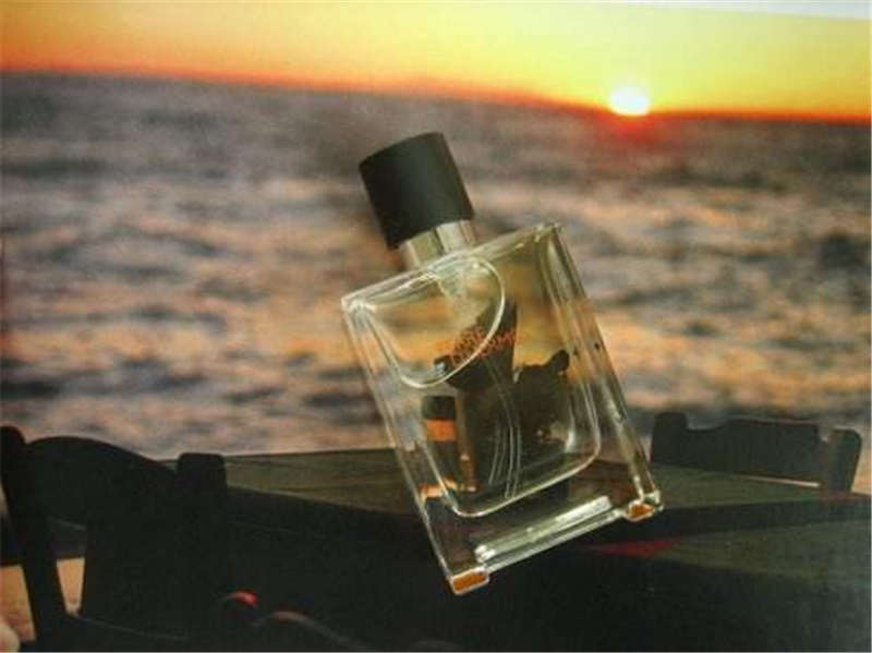 一瓶香(xiāng)水 一瓶香(xiāng)水