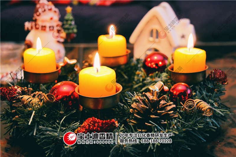 點著的香薰蠟燭 點著的香(xiāng)薰蠟燭(zhú)