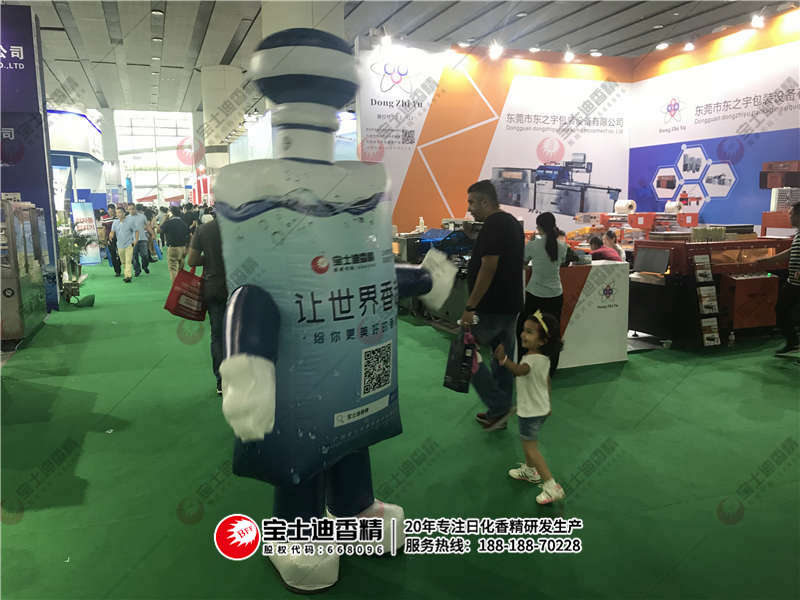 小(xiǎo)朋友揮手 小朋(péng)友揮手