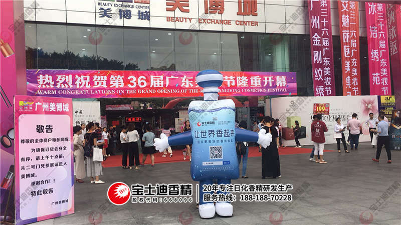 公仔在門(mén)口 公仔在門口