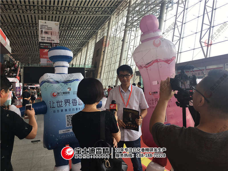 總經理(lǐ)接(jiē)受采(cǎi)訪 總經理接受采訪